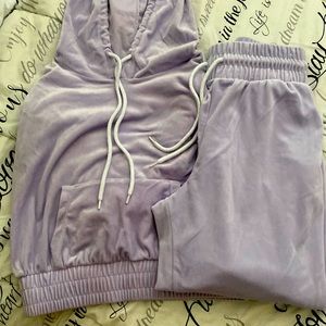 Selling this cute outfit hoodie with its pants.